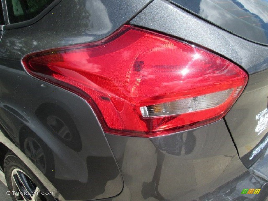 2015 Focus SE Hatchback - Magnetic Metallic / Charcoal Black photo #10