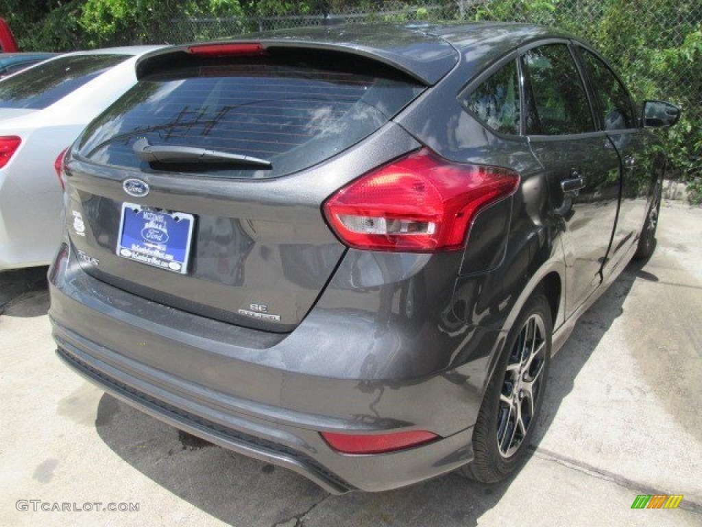 2015 Focus SE Hatchback - Magnetic Metallic / Charcoal Black photo #12