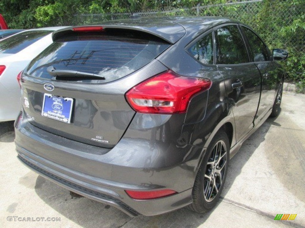 2015 Focus SE Hatchback - Magnetic Metallic / Charcoal Black photo #18