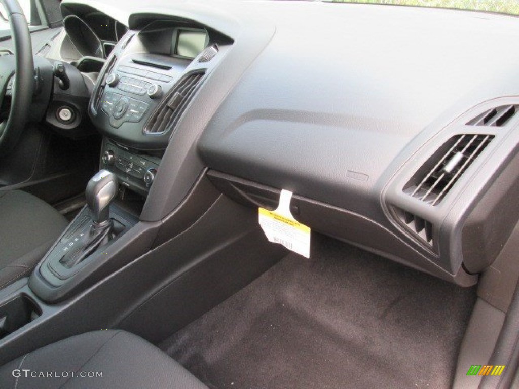 2015 Focus SE Hatchback - Magnetic Metallic / Charcoal Black photo #23