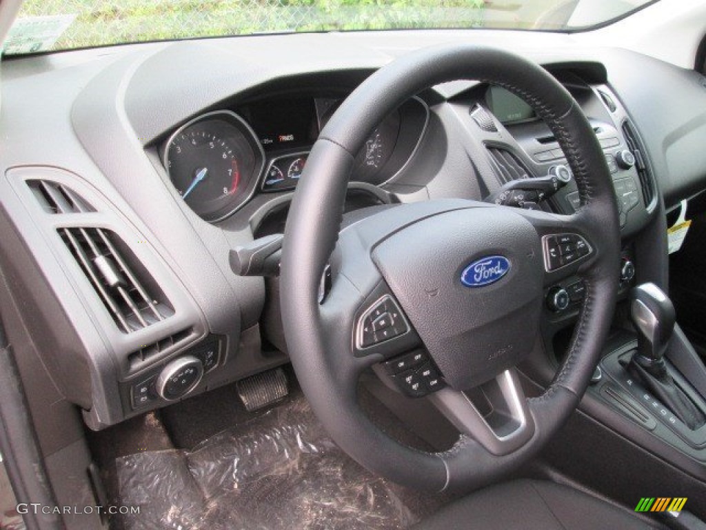 2015 Focus SE Hatchback - Magnetic Metallic / Charcoal Black photo #26