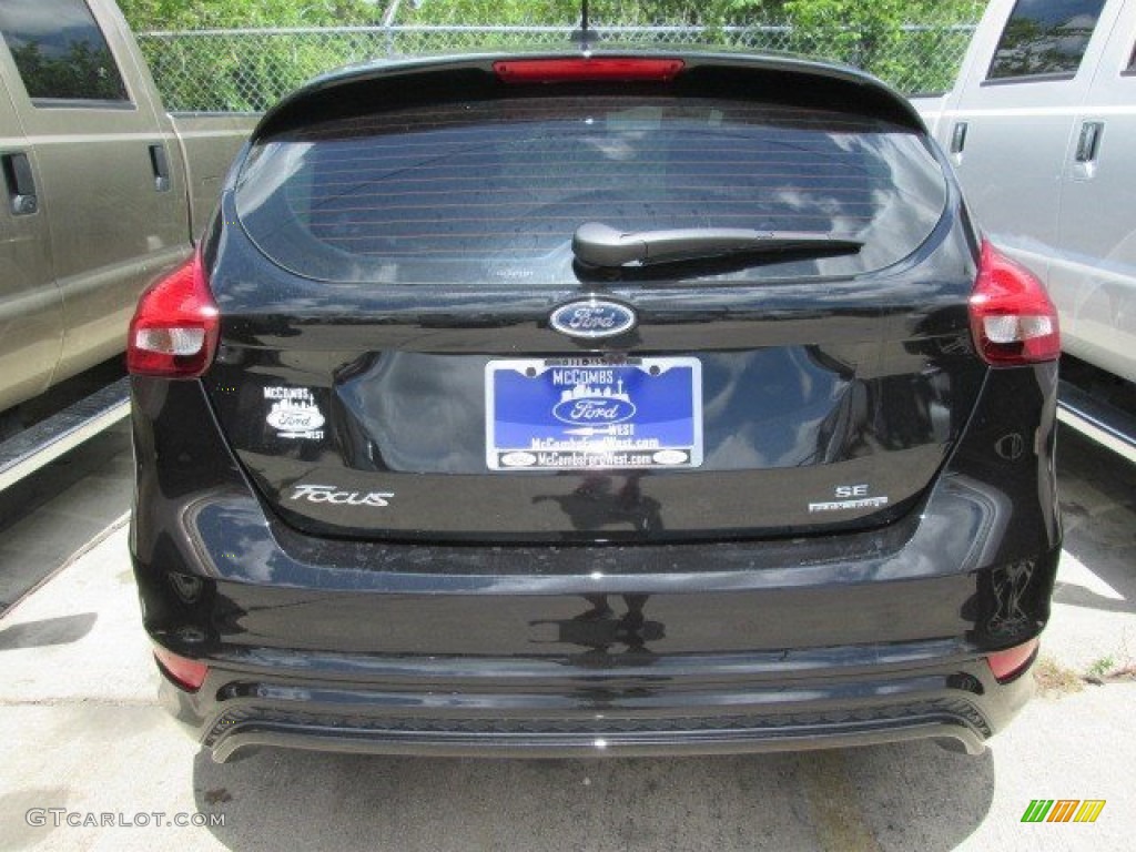 2015 Focus SE Hatchback - Tuxedo Black Metallic / Charcoal Black photo #6