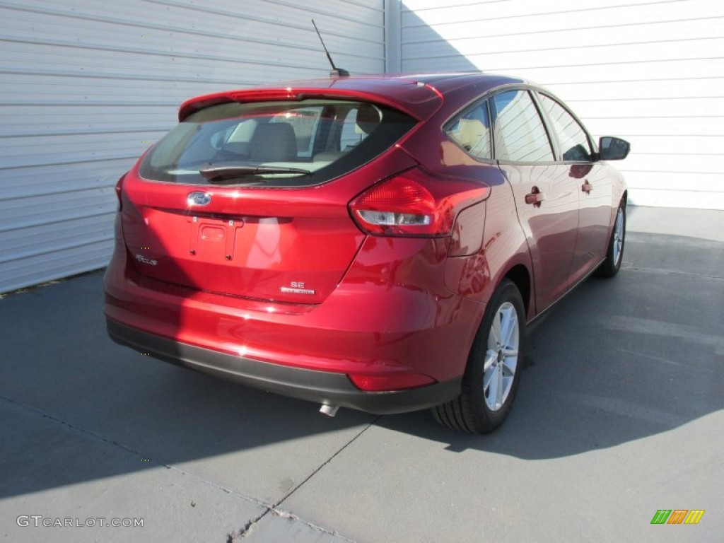 2015 Focus SE Hatchback - Ruby Red Metallic / Charcoal Black photo #4