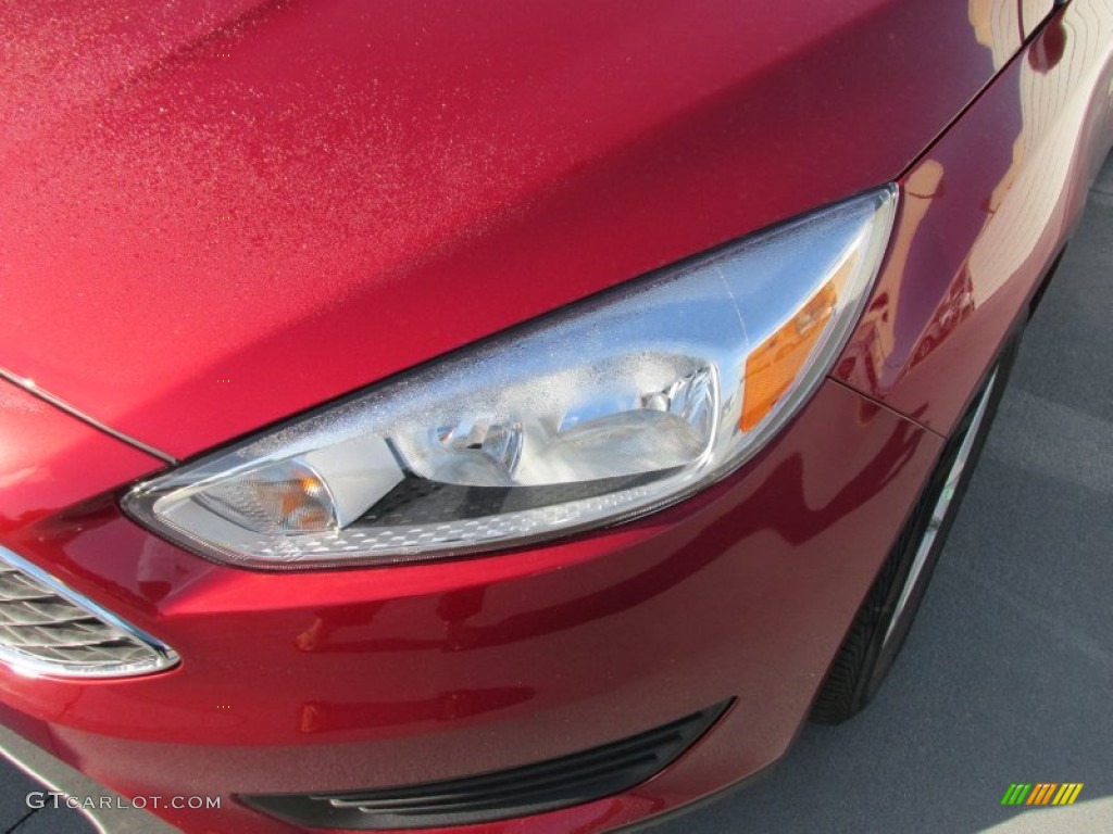 2015 Focus SE Hatchback - Ruby Red Metallic / Charcoal Black photo #9