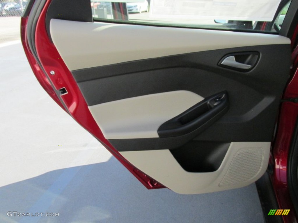 2015 Focus SE Hatchback - Ruby Red Metallic / Charcoal Black photo #17