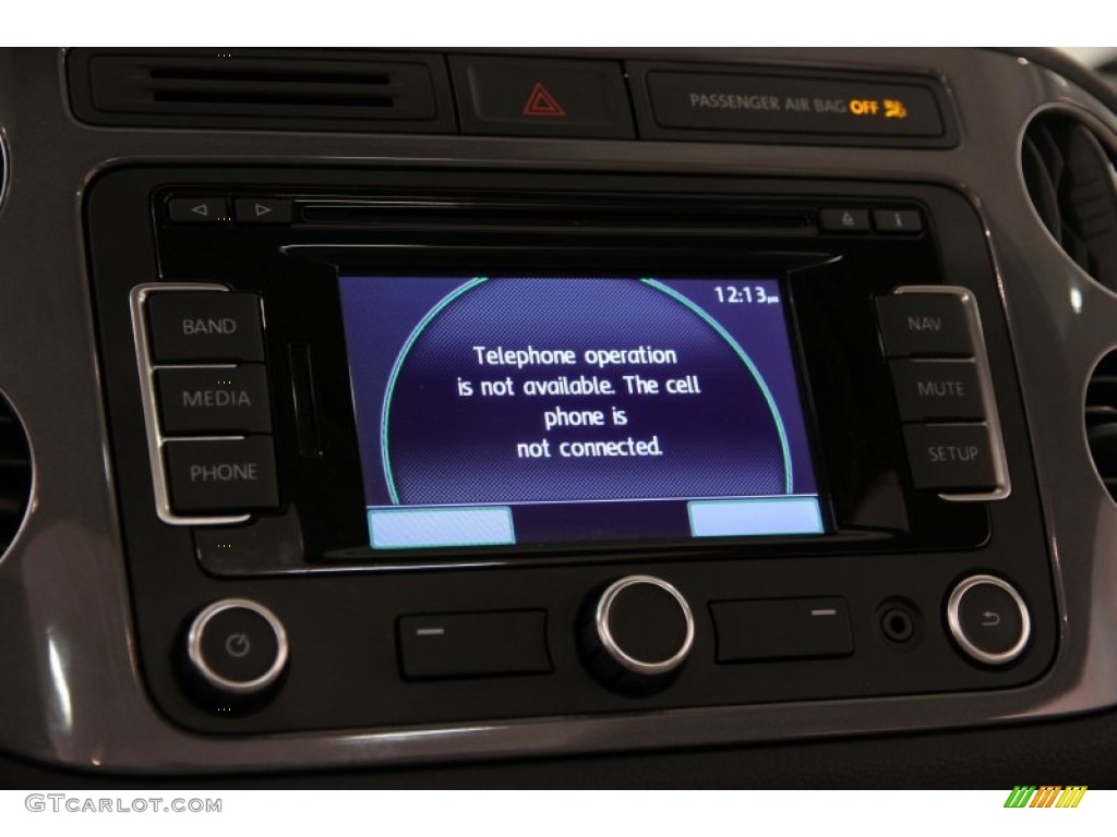2012 Volkswagen Tiguan SE 4Motion Controls Photos