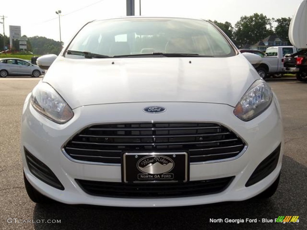 2015 Fiesta SE Sedan - Oxford White / Charcoal Black photo #8