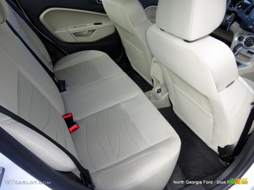 2015 Fiesta SE Sedan - Oxford White / Charcoal Black photo #13