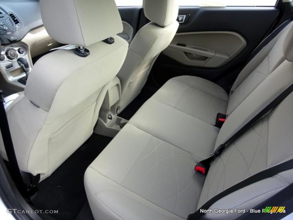 2015 Fiesta SE Sedan - Oxford White / Charcoal Black photo #29