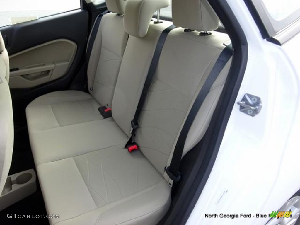 2015 Fiesta SE Sedan - Oxford White / Charcoal Black photo #30
