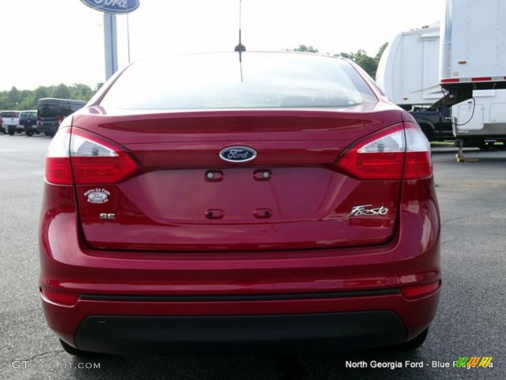 2015 Fiesta SE Sedan - Ruby Red Metallic / Charcoal Black photo #4