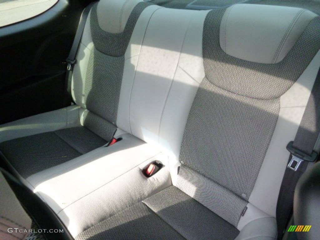 2013 Genesis Coupe 2.0T Premium - White Satin Pearl / Black Cloth photo #15