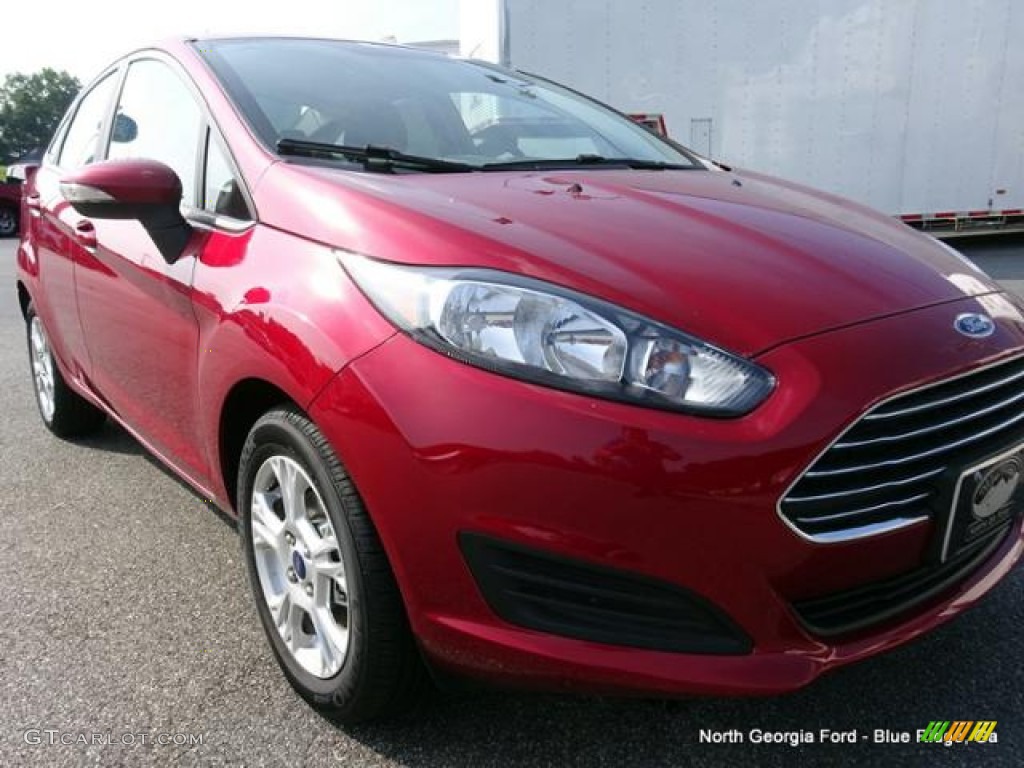 2015 Fiesta SE Sedan - Ruby Red Metallic / Charcoal Black photo #33