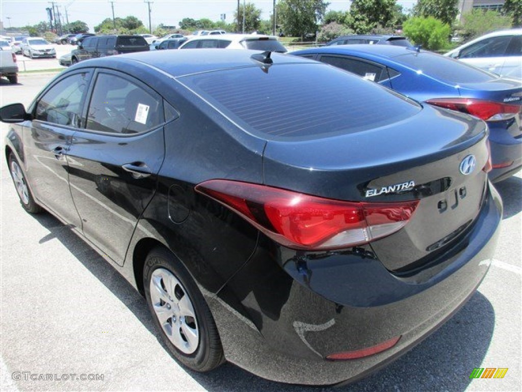 2016 Elantra SE - Phantom Black / Gray photo #3