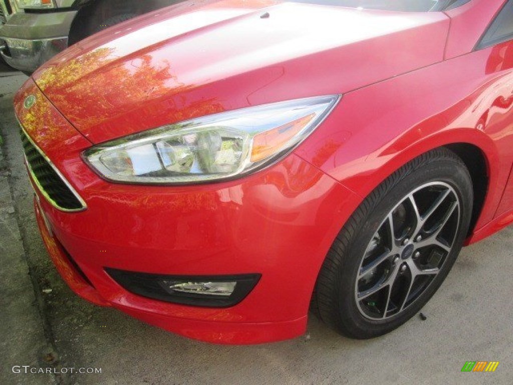 2015 Focus SE Sedan - Race Red / Charcoal Black photo #5