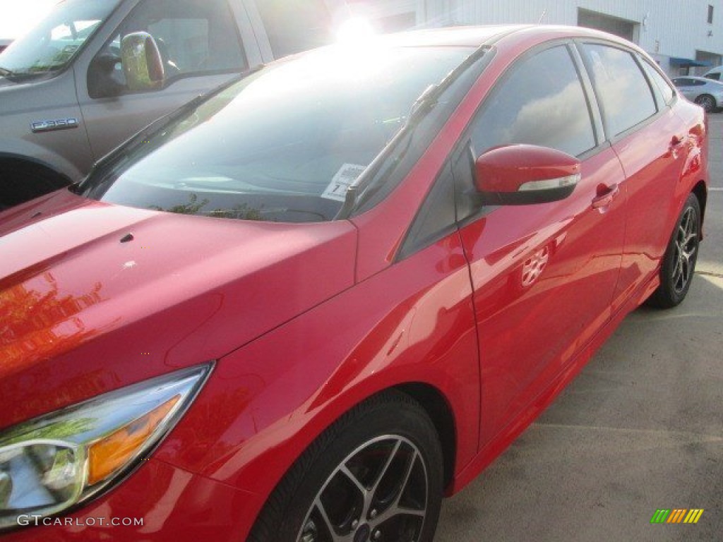 2015 Focus SE Sedan - Race Red / Charcoal Black photo #6