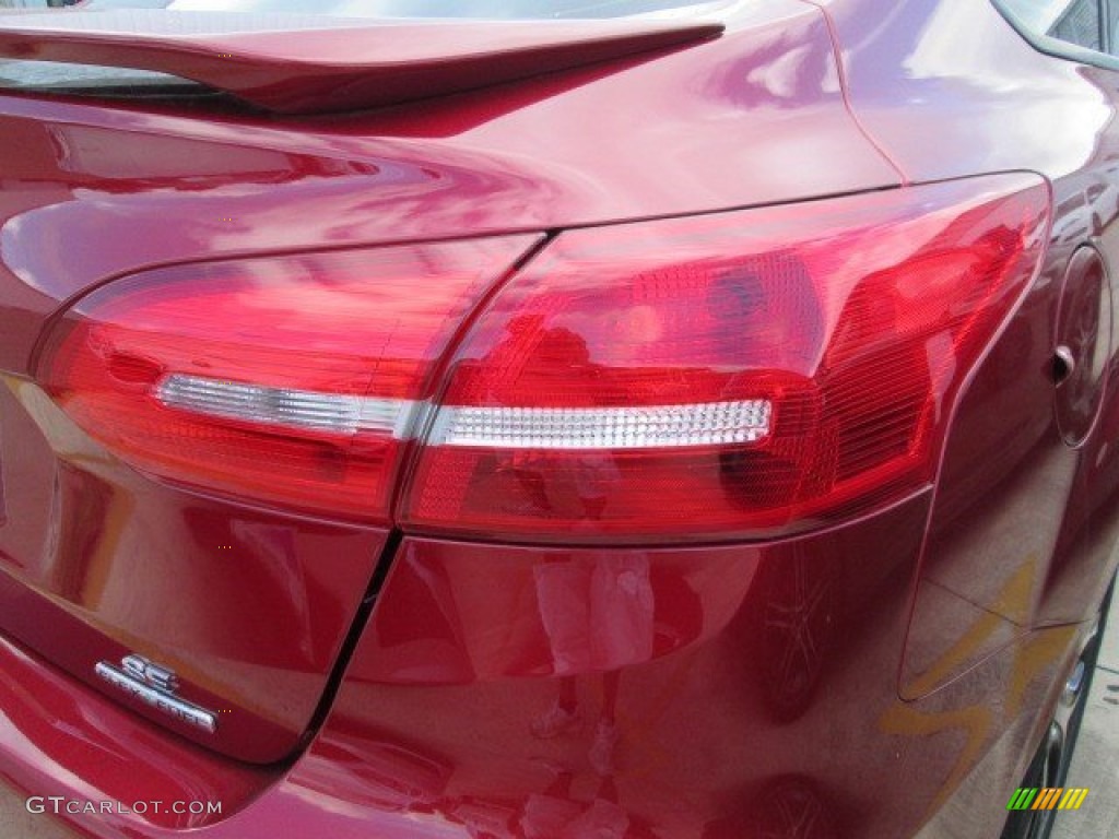 2015 Focus SE Sedan - Ruby Red Metallic / Charcoal Black photo #7
