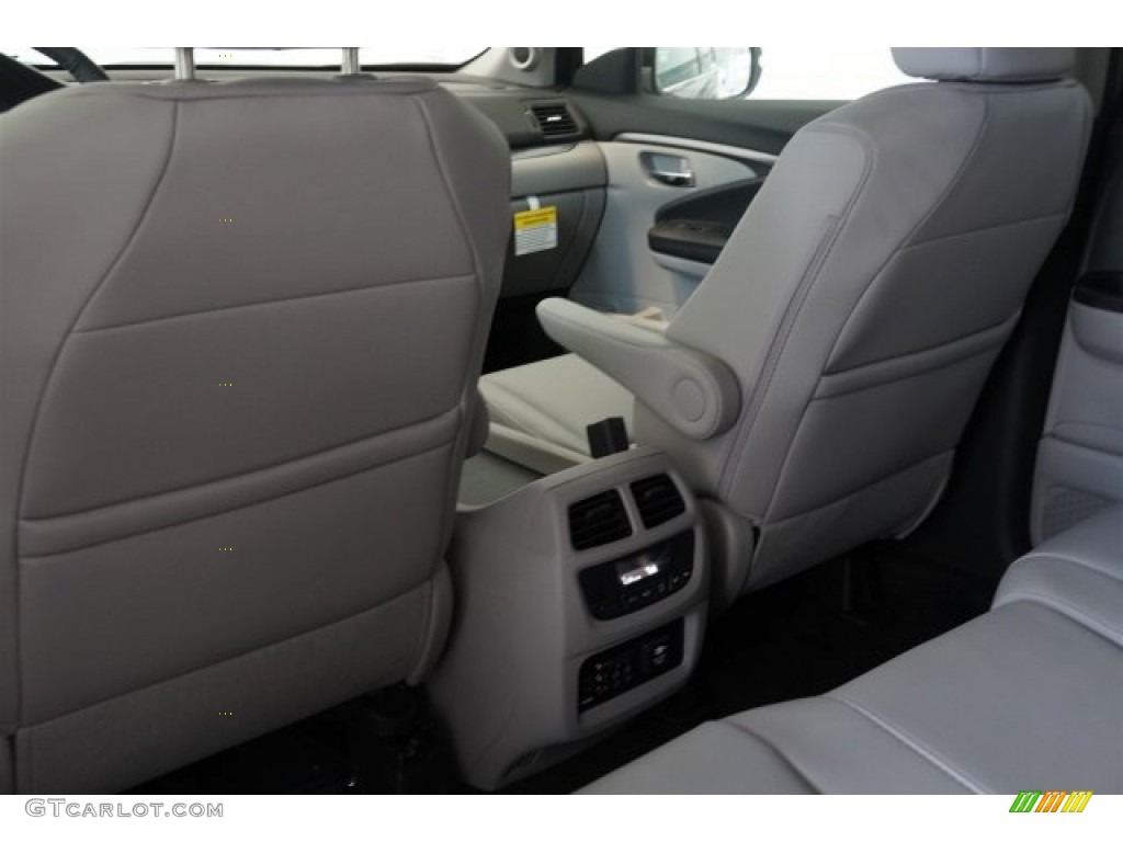 2016 Pilot EX-L - Crystal Black Pearl / Gray photo #17