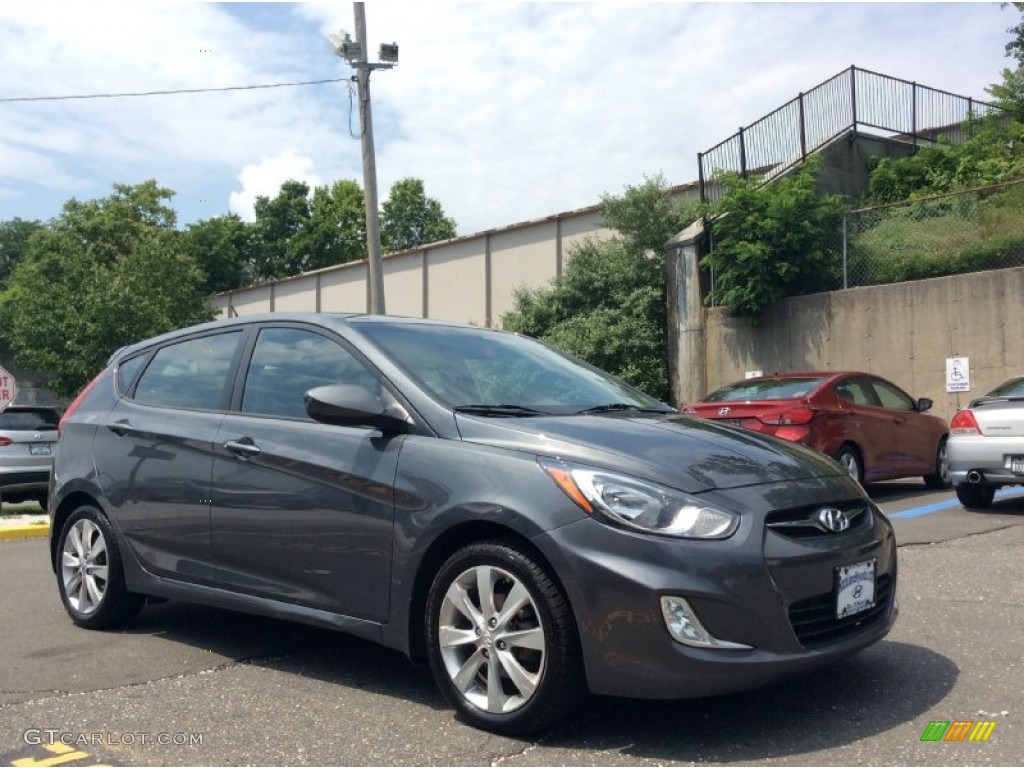 2012 Accent SE 5 Door - Cyclone Gray / Gray photo #3