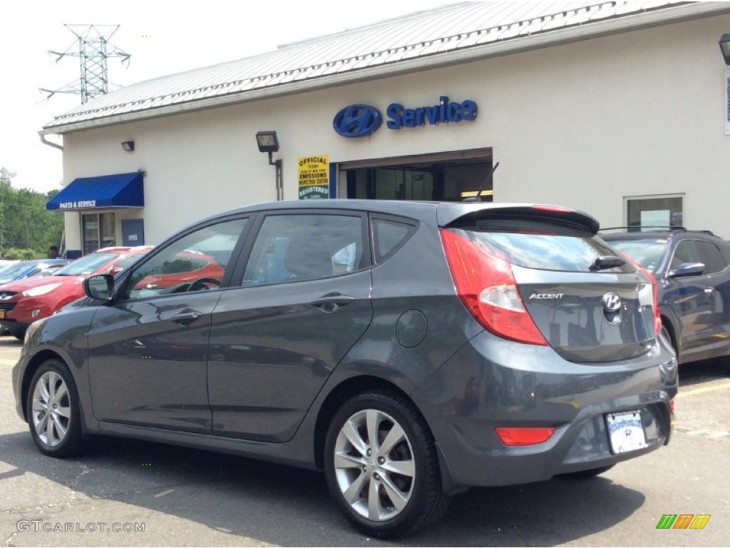 2012 Accent SE 5 Door - Cyclone Gray / Gray photo #6