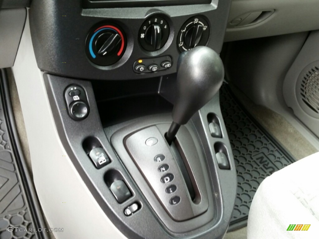 2003 VUE V6 AWD - Black / Gray photo #17