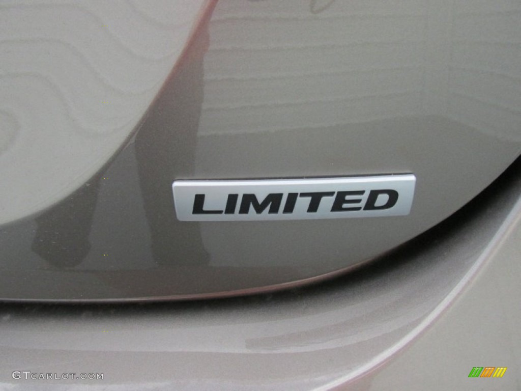 2016 Elantra Limited - Desert Bronze / Black photo #15