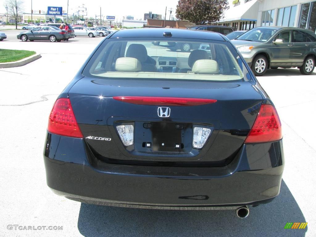 2006 Accord EX-L Sedan - Nighthawk Black Pearl / Ivory photo #5