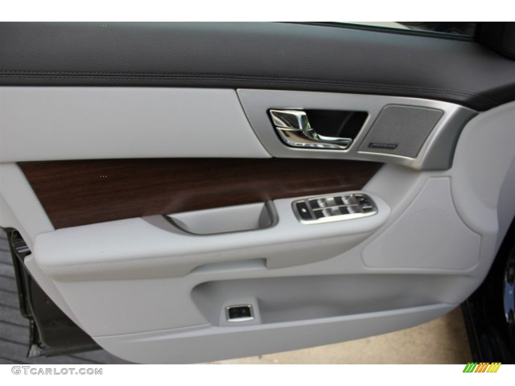 2015 Jaguar XF 2.0T Premium Dove/Warm Charcoal Door Panel Photo #105578250