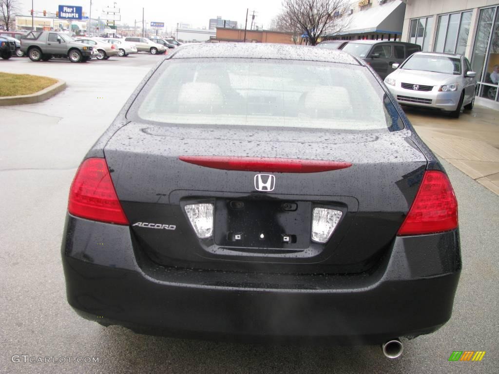 2006 Accord SE Sedan - Nighthawk Black Pearl / Ivory photo #5