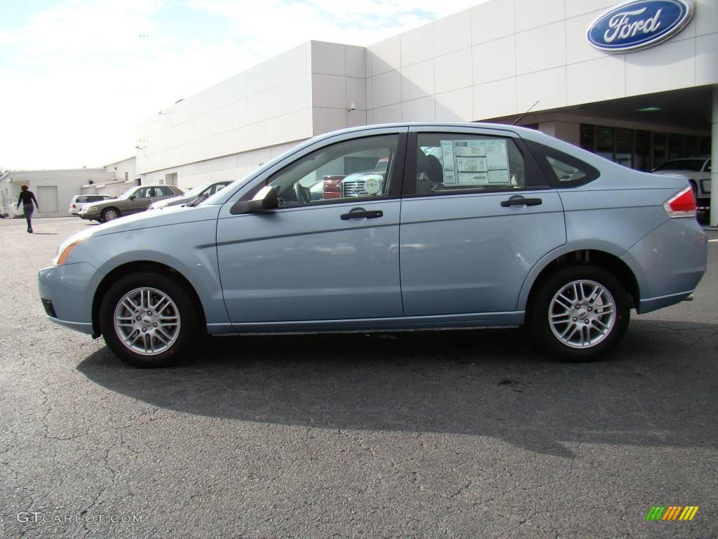 2009 Focus SE Sedan - Light Ice Blue Metallic / Medium Stone photo #5