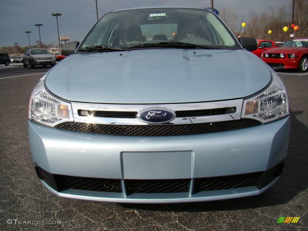 2009 Focus SE Sedan - Light Ice Blue Metallic / Medium Stone photo #7