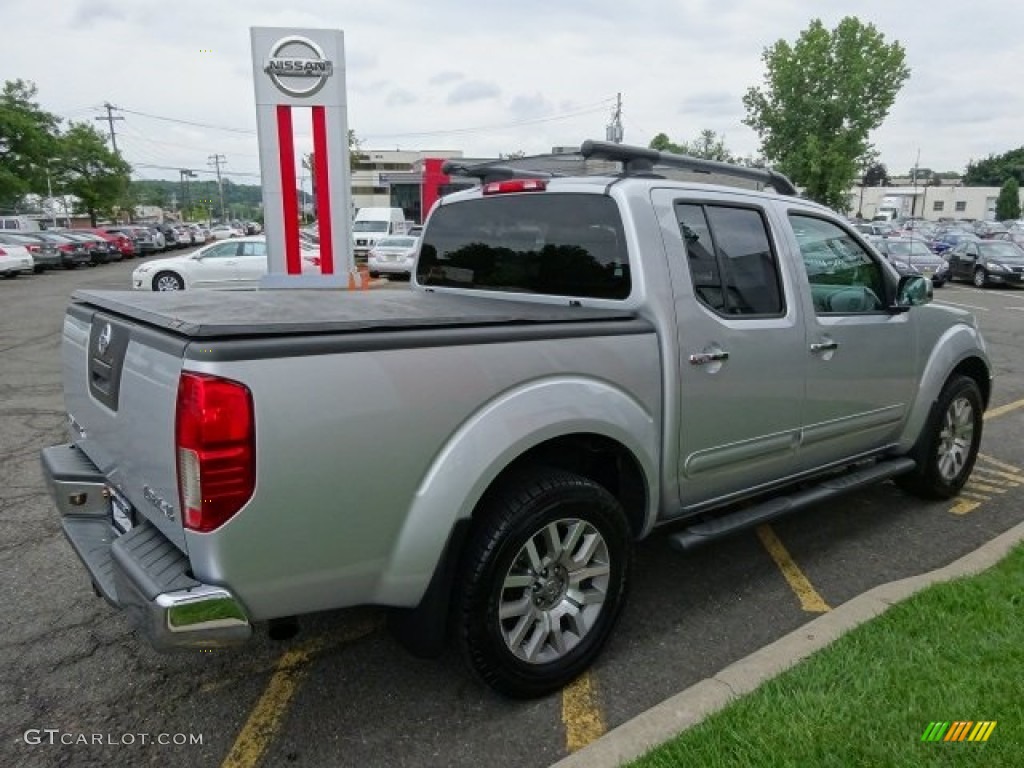 2010 Frontier LE Crew Cab 4x4 - Radiant Silver Metallic / Steel photo #5