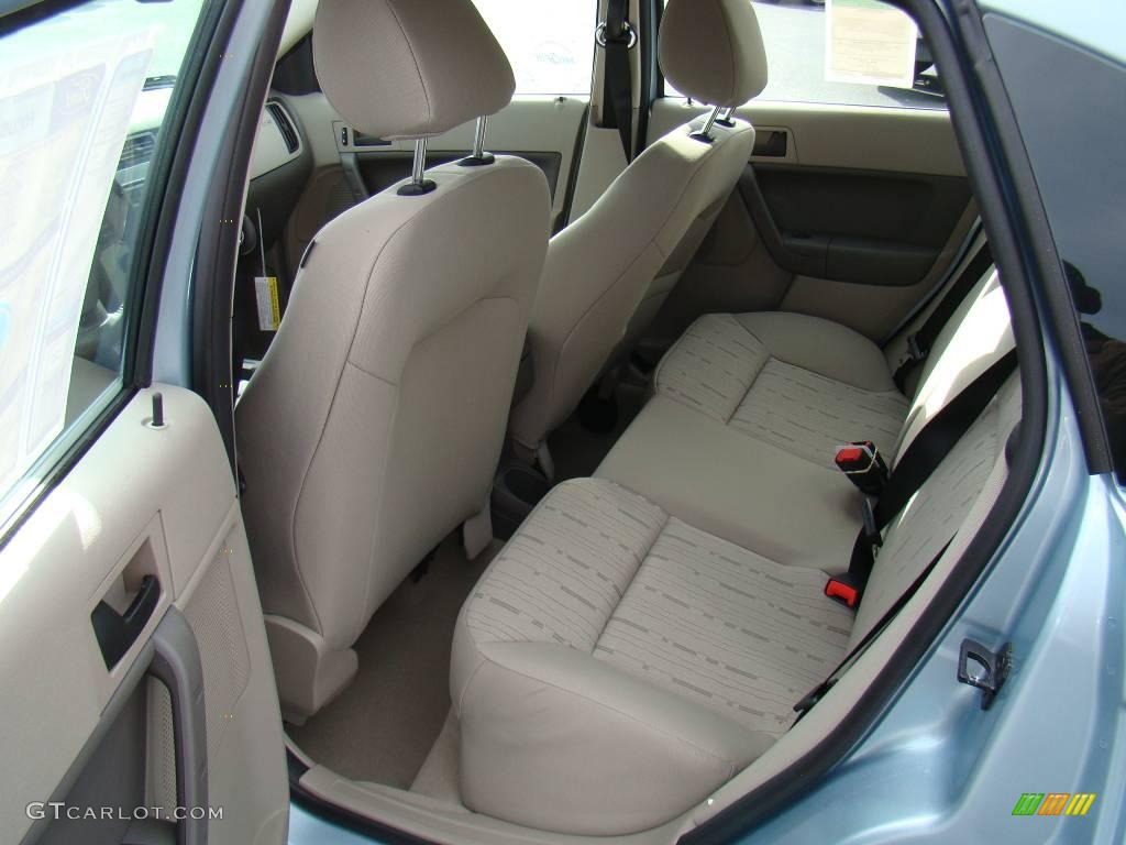2009 Focus SE Sedan - Light Ice Blue Metallic / Medium Stone photo #9