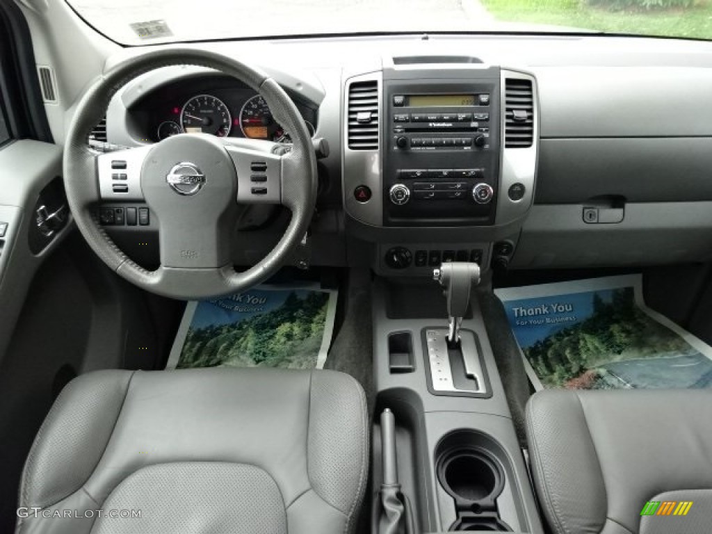 2010 Frontier LE Crew Cab 4x4 - Radiant Silver Metallic / Steel photo #11