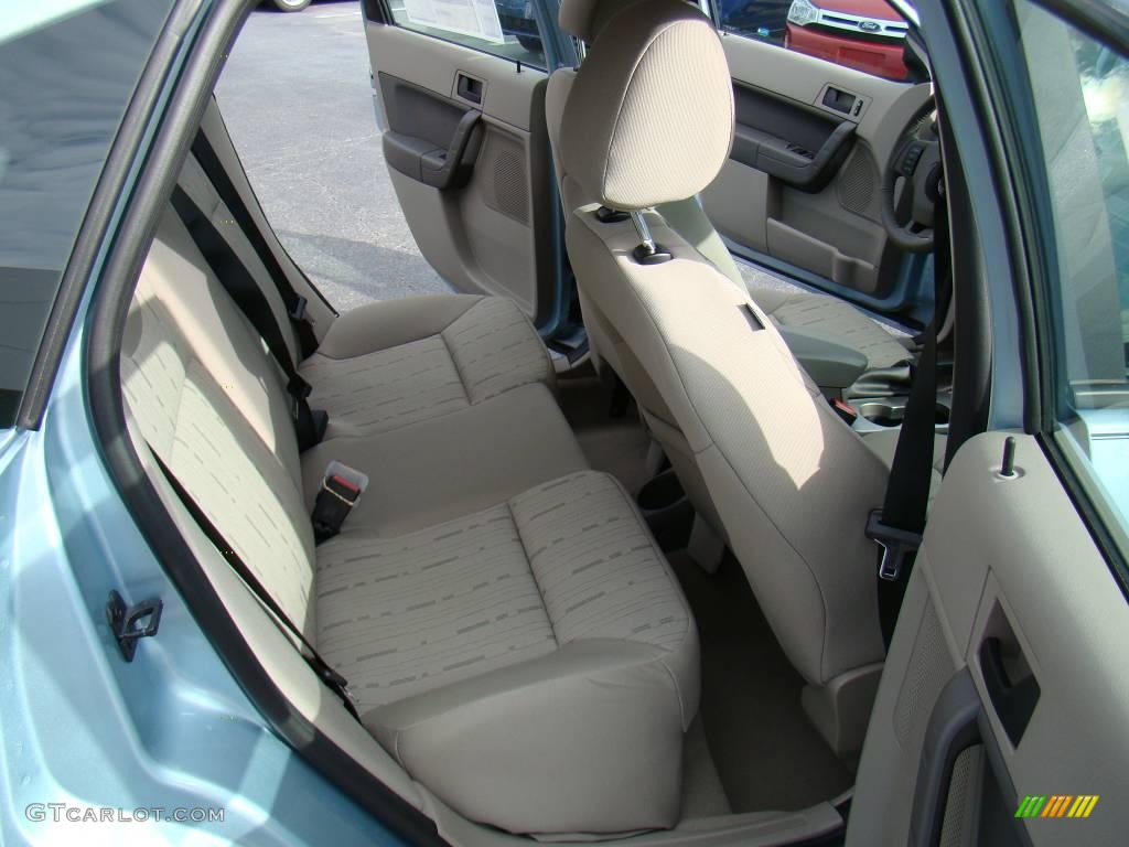 2009 Focus SE Sedan - Light Ice Blue Metallic / Medium Stone photo #11