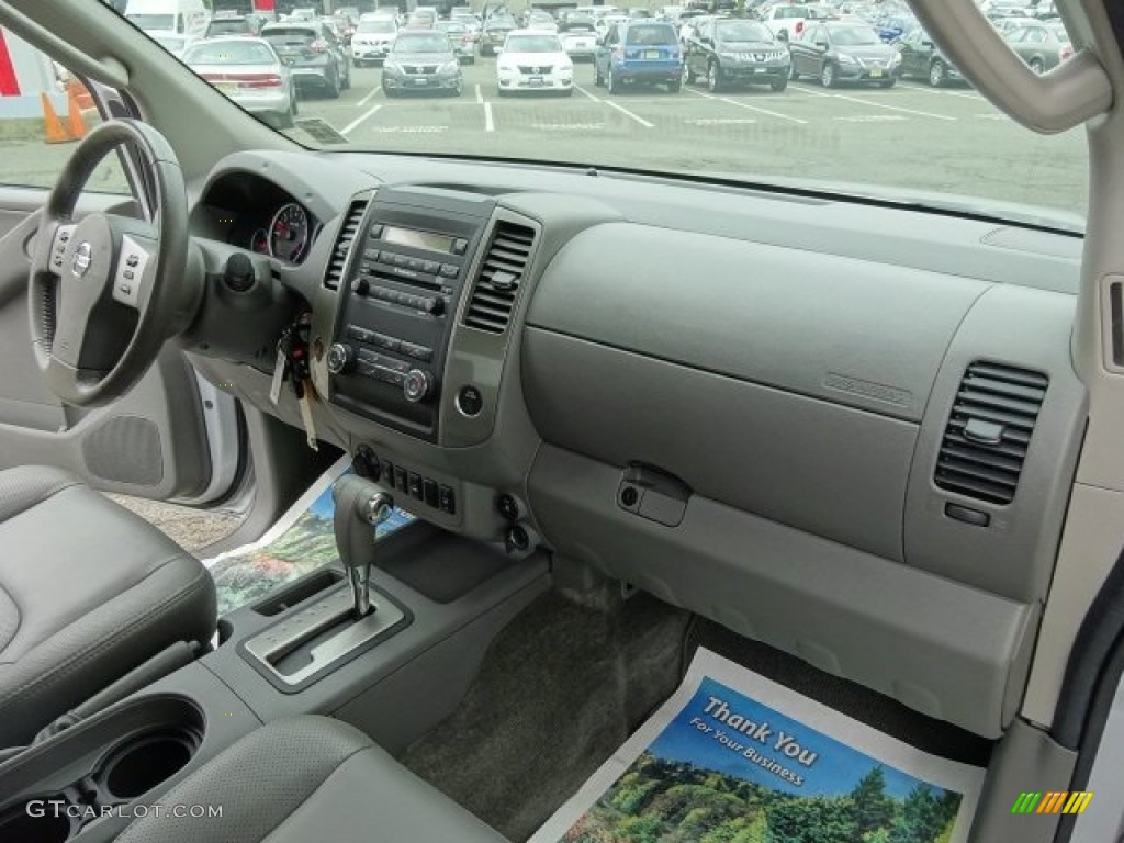 2010 Frontier LE Crew Cab 4x4 - Radiant Silver Metallic / Steel photo #16