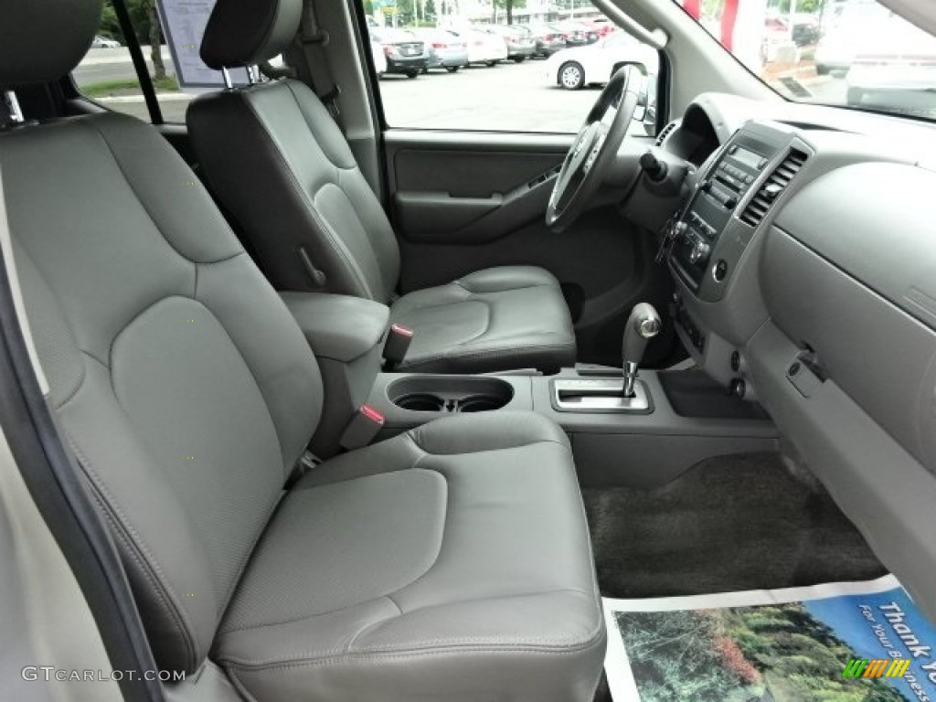 2010 Frontier LE Crew Cab 4x4 - Radiant Silver Metallic / Steel photo #17