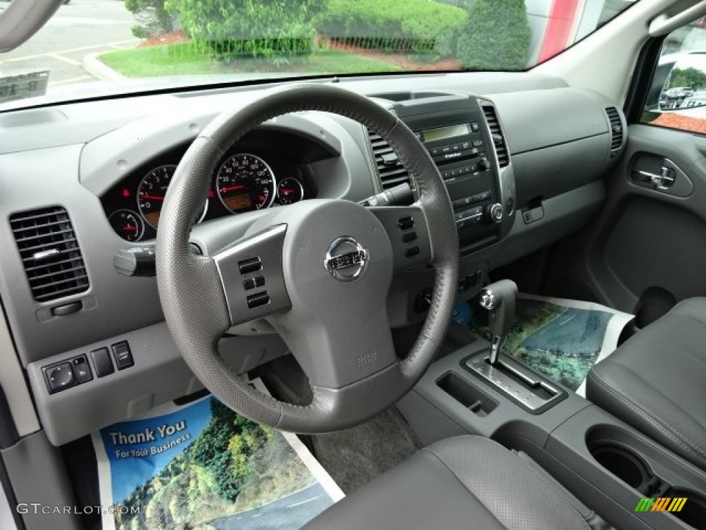 2010 Frontier LE Crew Cab 4x4 - Radiant Silver Metallic / Steel photo #19