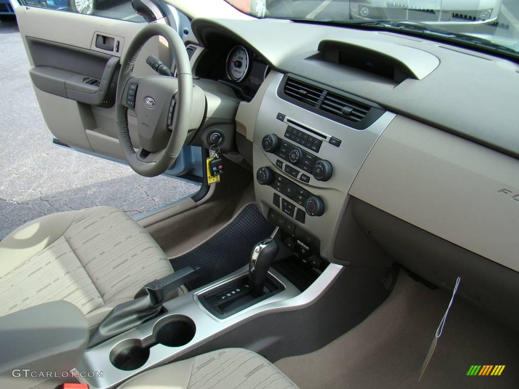 2009 Focus SE Sedan - Light Ice Blue Metallic / Medium Stone photo #13