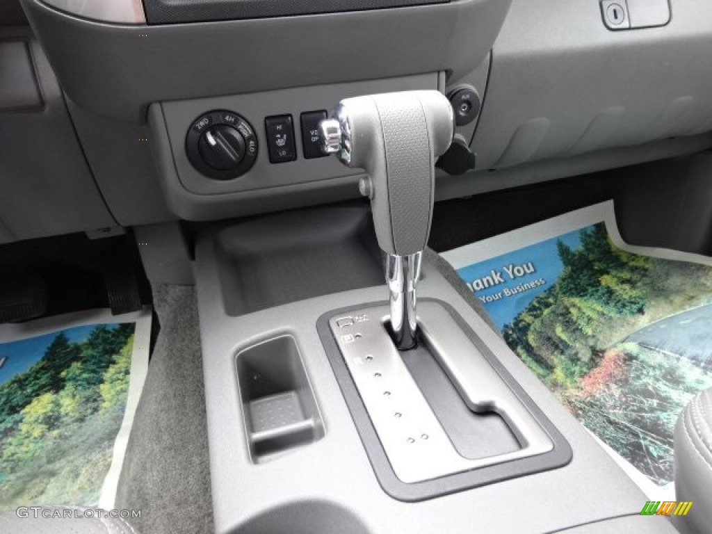 2010 Frontier LE Crew Cab 4x4 - Radiant Silver Metallic / Steel photo #20