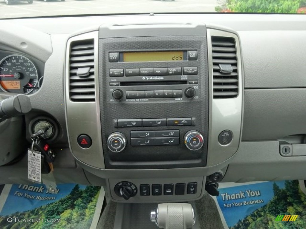 2010 Frontier LE Crew Cab 4x4 - Radiant Silver Metallic / Steel photo #21