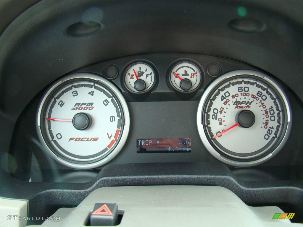 2009 Focus SE Sedan - Light Ice Blue Metallic / Medium Stone photo #20