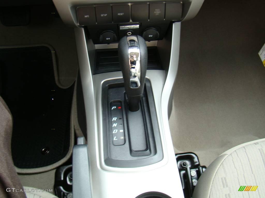 2009 Focus SE Sedan - Light Ice Blue Metallic / Medium Stone photo #26