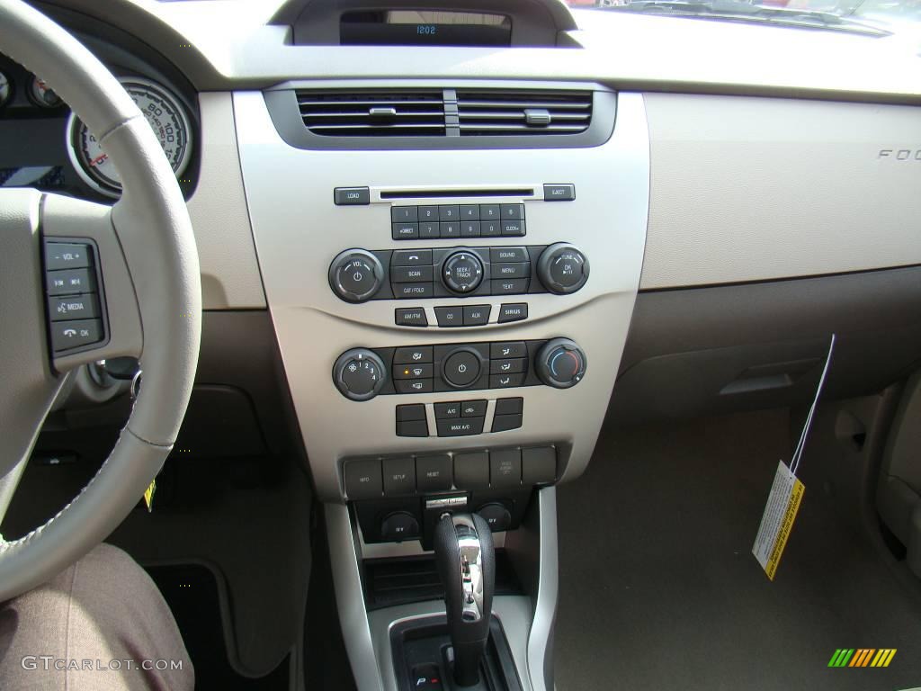 2009 Focus SE Sedan - Light Ice Blue Metallic / Medium Stone photo #27