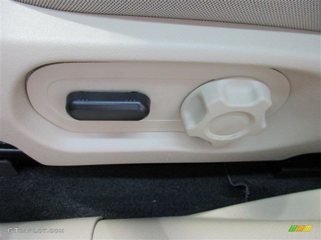 2015 Taurus SE - Deep Impact Blue Metallic / Dune photo #15