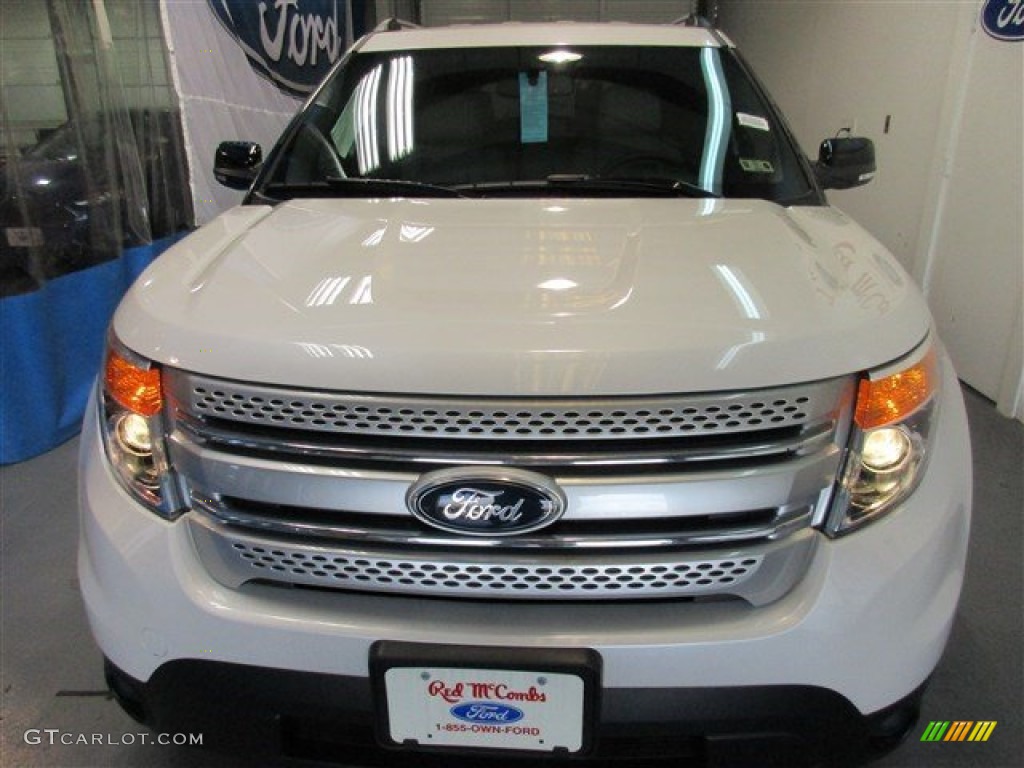 2015 Explorer XLT - White Platinum / Medium Light Stone photo #2