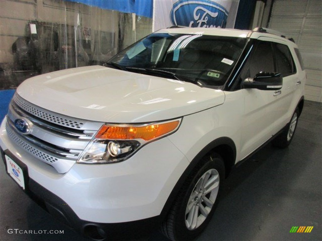 2015 Explorer XLT - White Platinum / Medium Light Stone photo #3