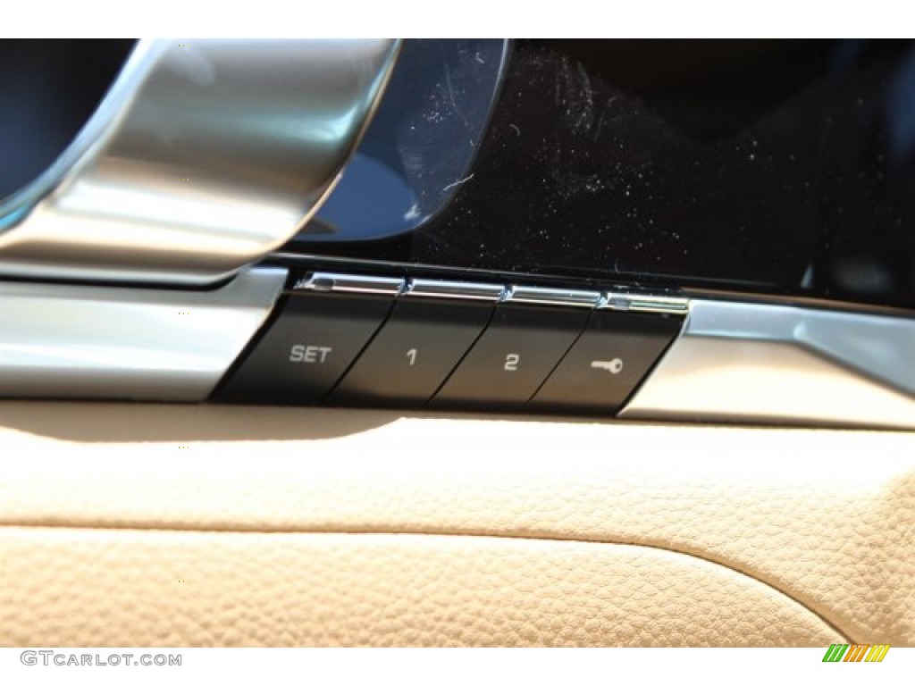 2016 Porsche Panamera 4 Edition Controls Photo #105600549