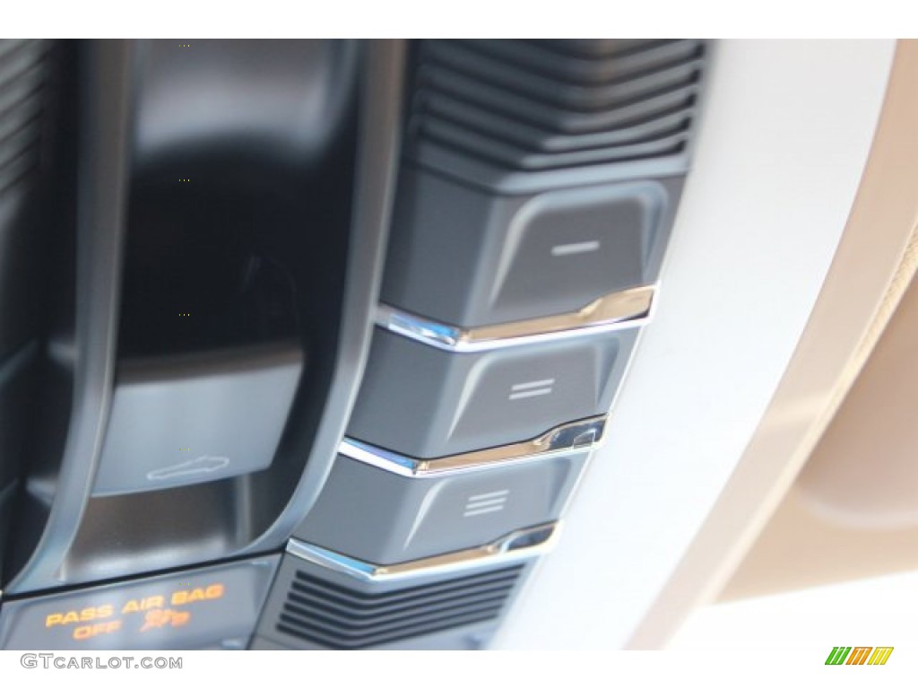 2016 Porsche Panamera 4 Edition Controls Photo #105600792