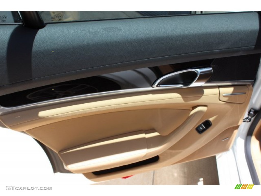 2016 Porsche Panamera 4 Edition Door Panel Photos